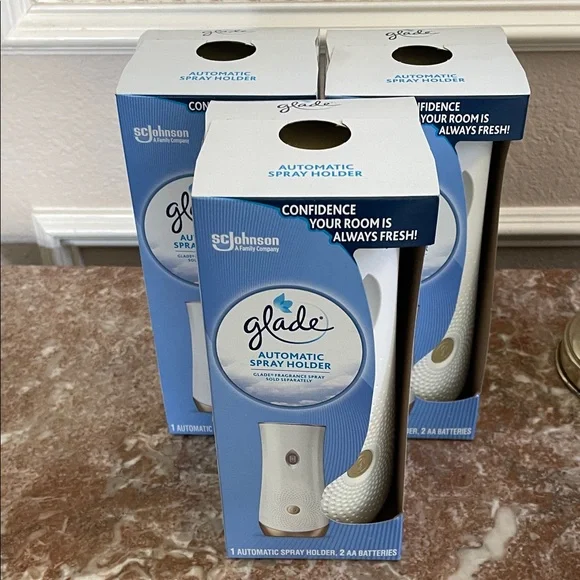 NIB Glade Automatic Spray Holder. Three Holders for one price - Picture 1 of 4